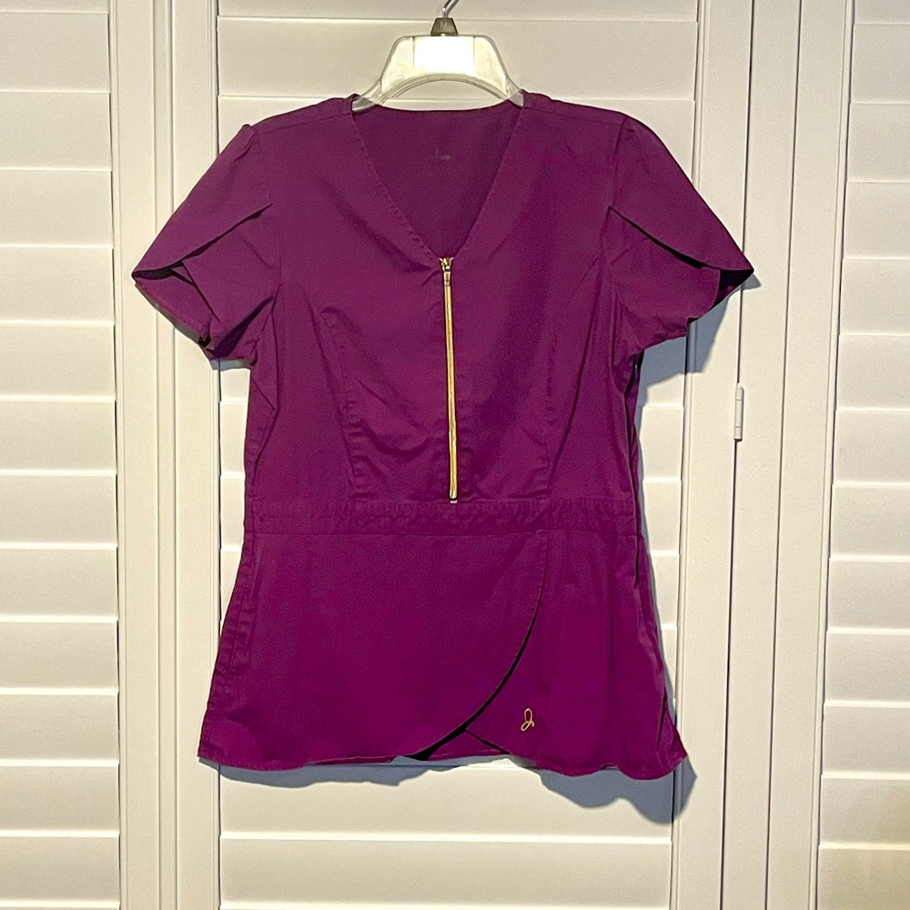 Jannuu Scrub top